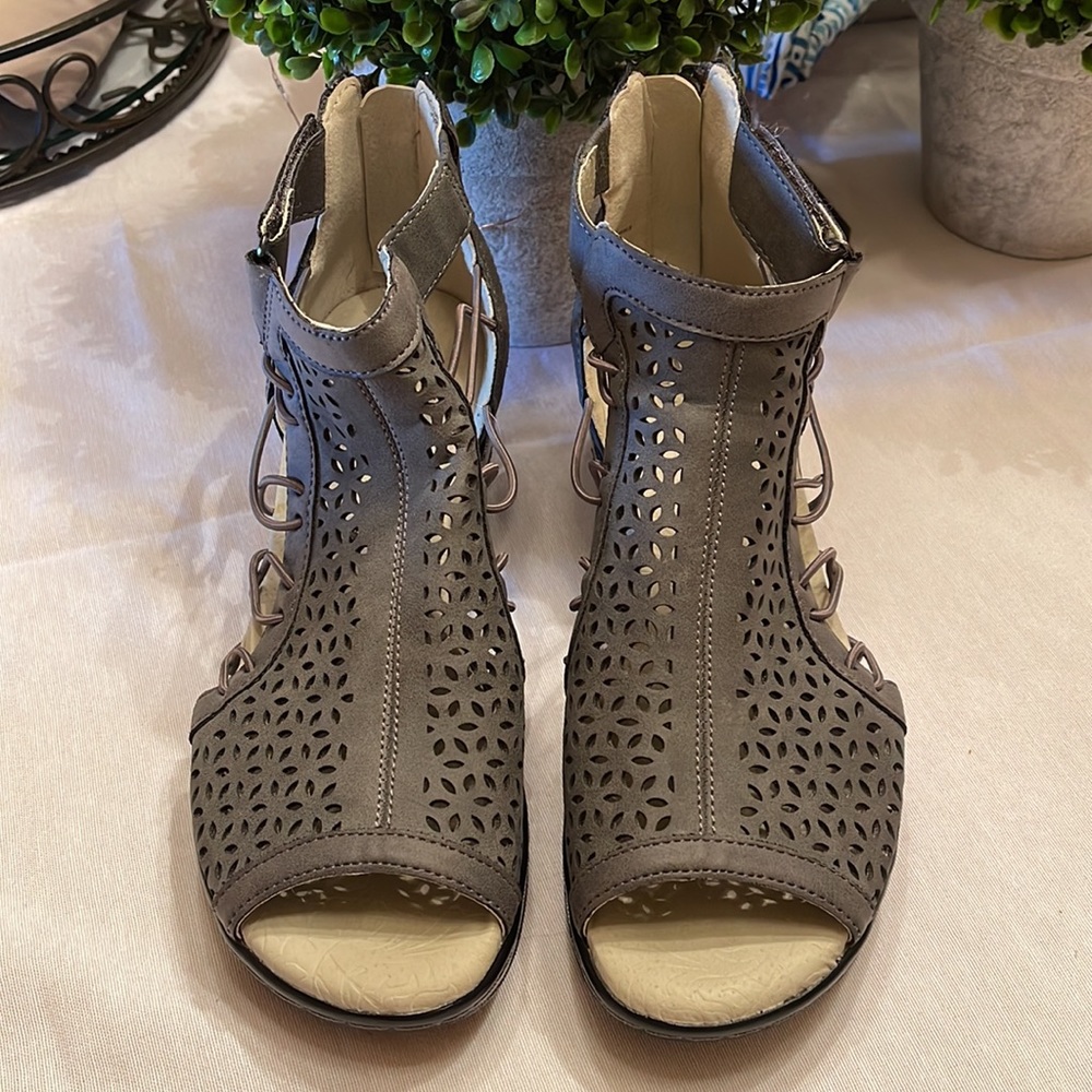 Jbu Jambu Nelly Wedges sz 6.5 pewter/gray.  Never worn, perfect condition!